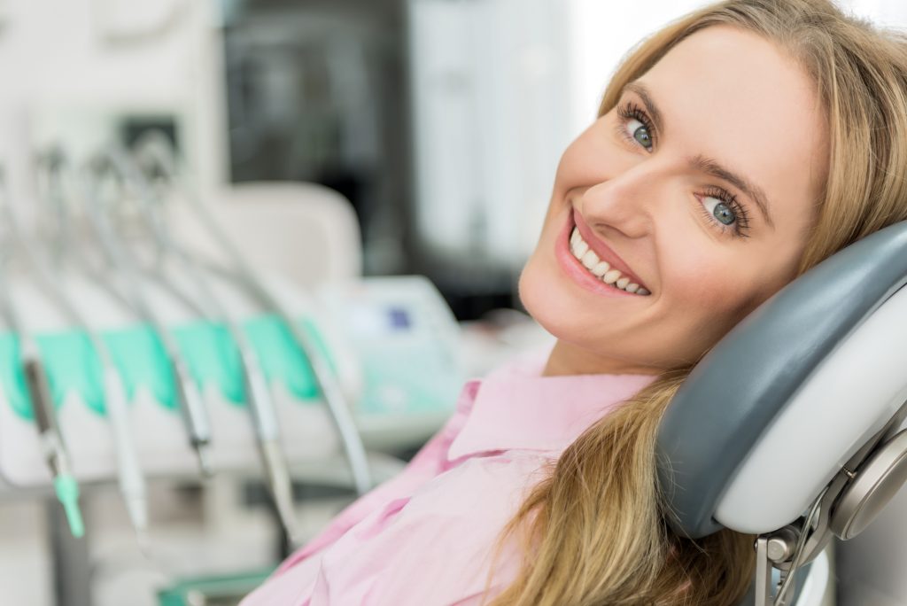 مراحل اصلی درمان ایمپلنت دندان در کلینیک آدرینا 