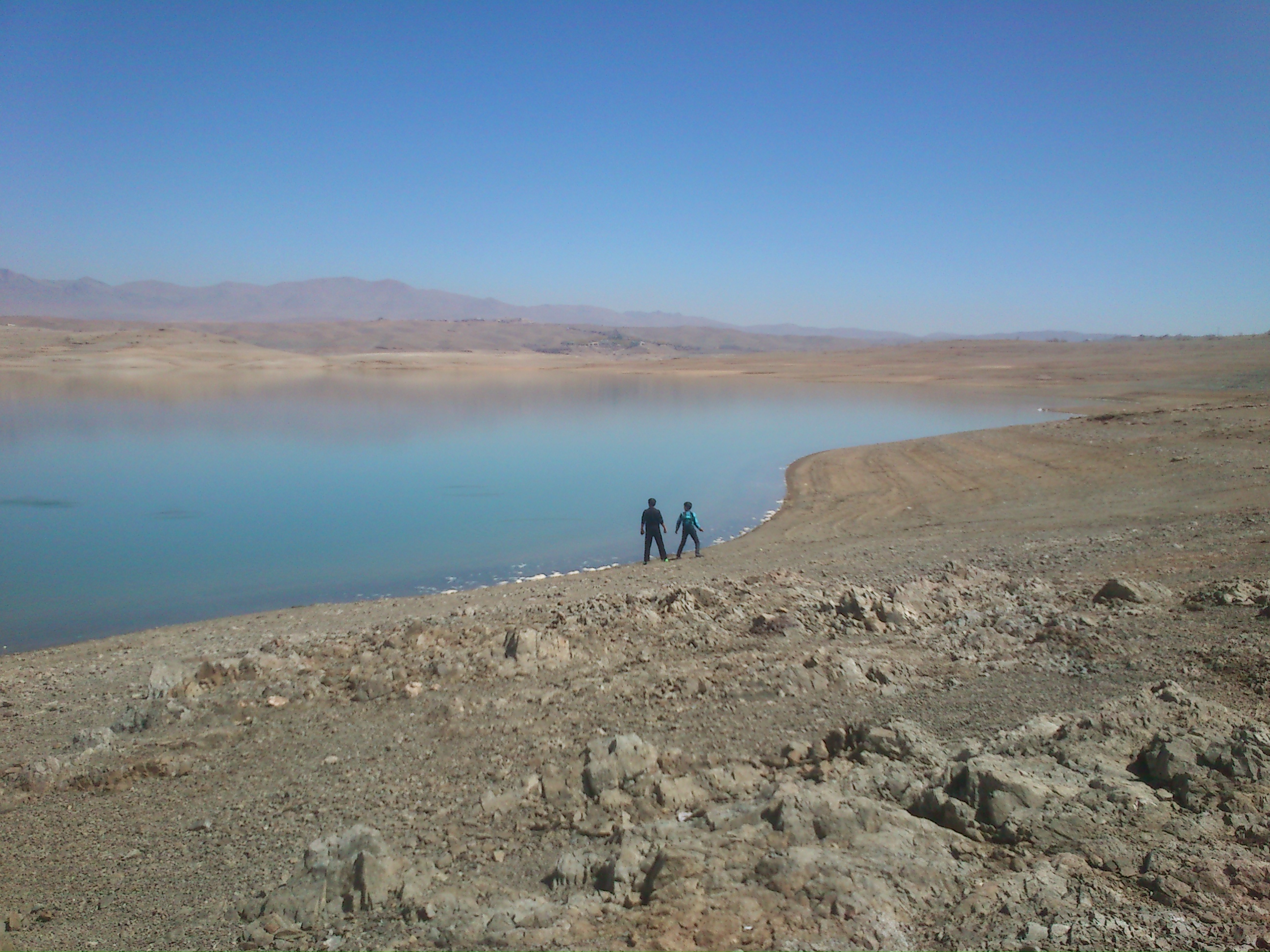 عکس مربوط به دریاچه رو به خشک زاینده رود چادگان اصفهان می باشد 