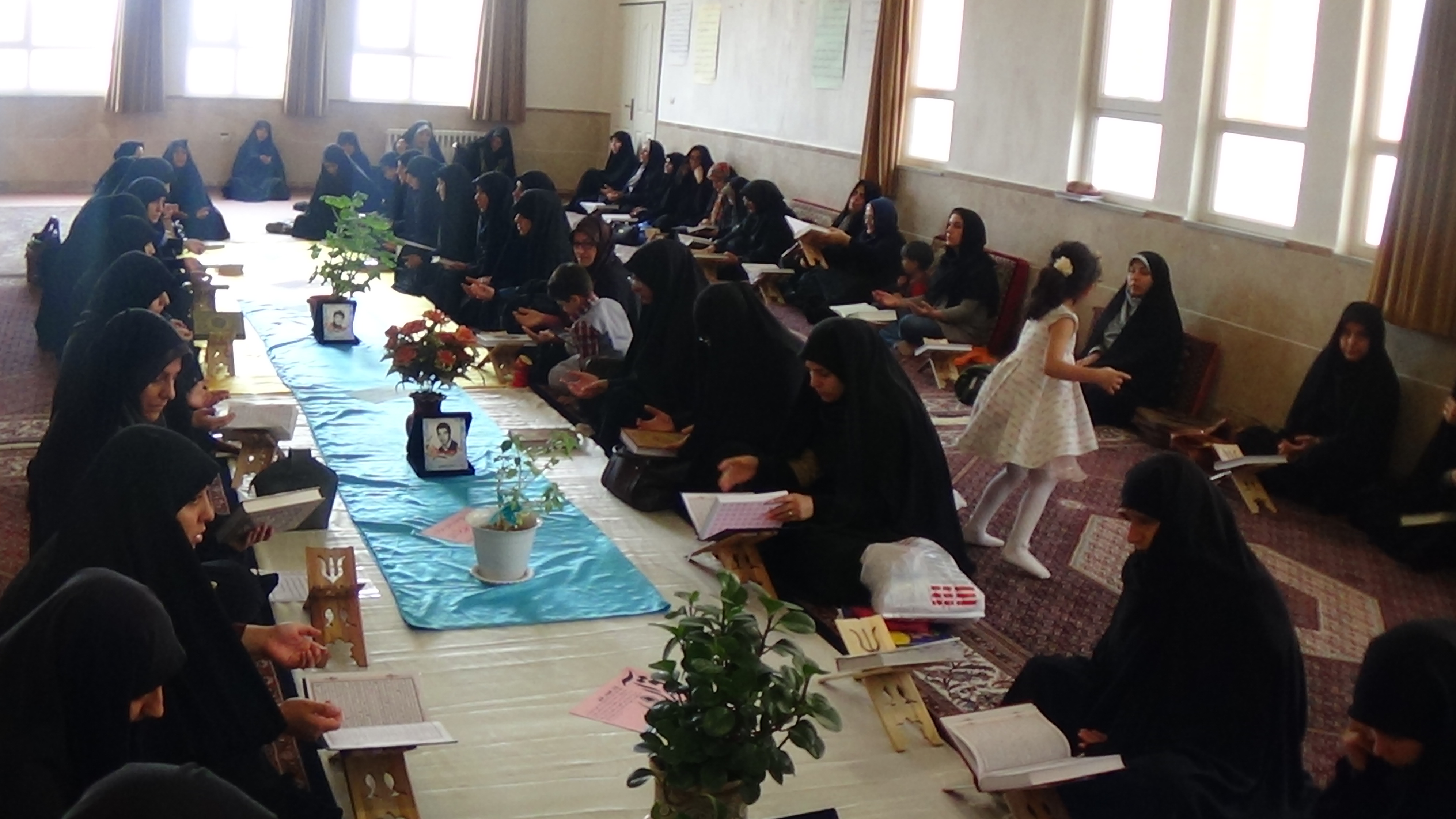 تصویر محفل انس با قرآن در حوزه علمیه خواهران