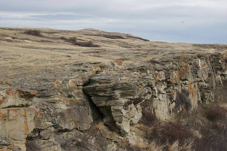 صخره‌های بوفالو جامپ از جاذبه های گردشگری کانادا